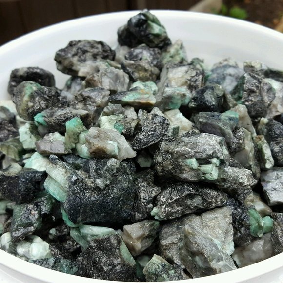 11500 cts 5lb ROUGH EMERALD GEMS NATURAL UNSEARCHED MINERAL LOT Lapidary cabbing - Picture 1 of 7